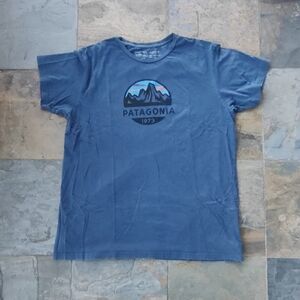 Patagonia Graphic T-Shirt (Size Large)